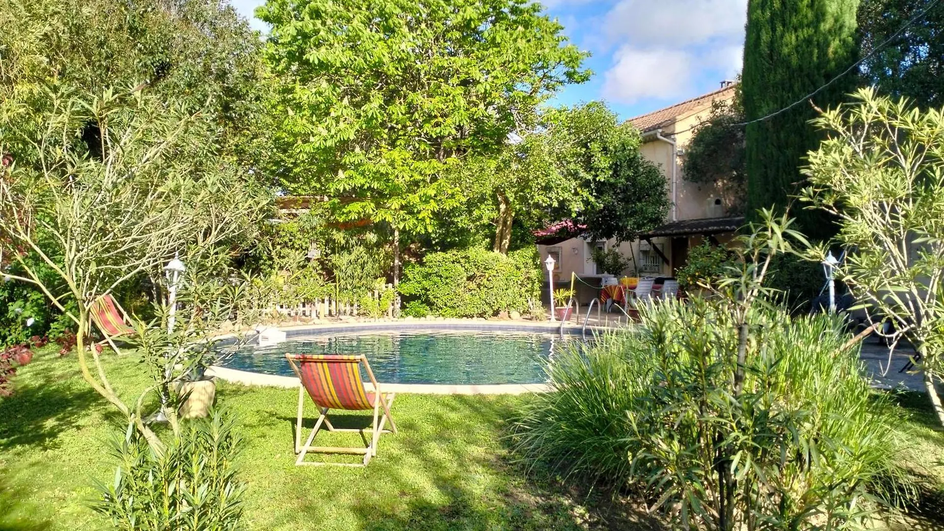 Petit Mazet Fruits Rouges Villa Eyragues France